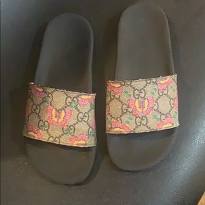 Kids Gucci slides size 1 yes they are Authentic